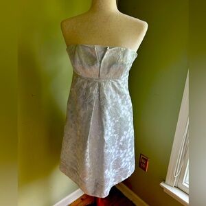 Beautiful Shoshanna sleeveless party dress in white and silver lame thread Sz 2